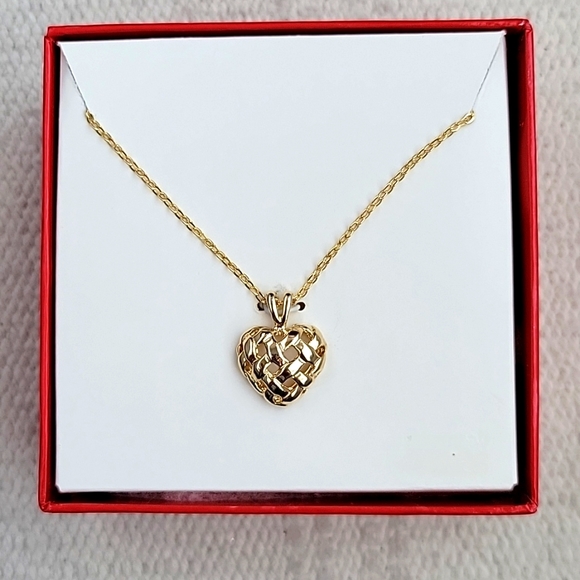 NEW!! Gold woven heart - Picture 1 of 3